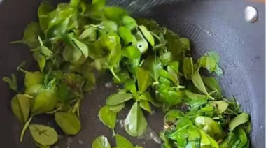 Methi besan spice premix with whole spices and besan 3